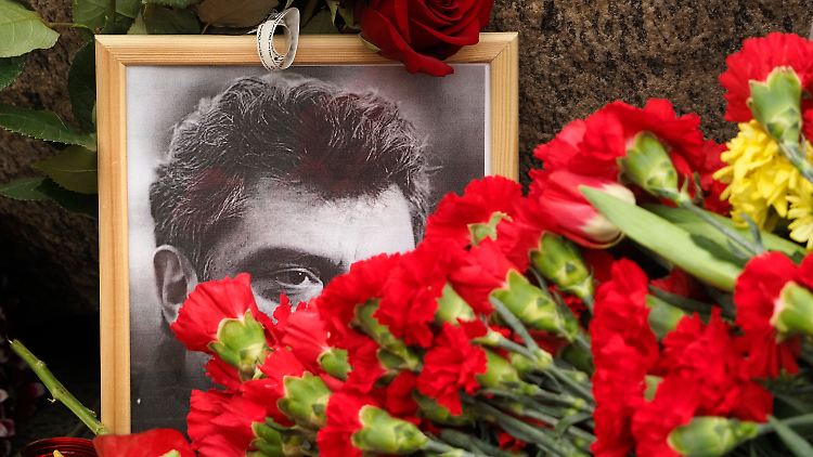 Blumen für Boris Nemzow - der ermordete Oppositionspolitiker ist nicht vergessen.