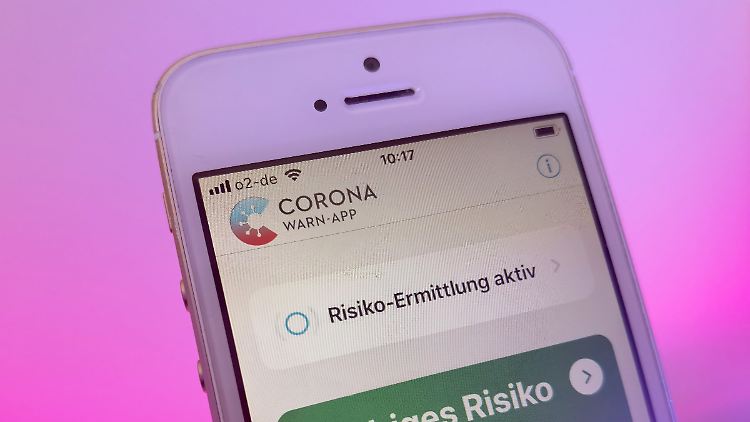 Laut Winfried Kretschmann kann die Corona-Warn-App "nur eine Krücke" sein.