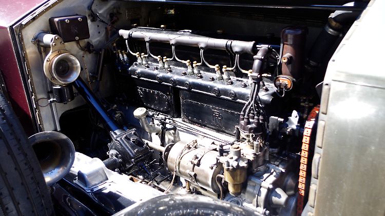 Damals wie heue verrichtet ein Zwölfzylinder seine Arbeit im Rolls-Royce Phantom.