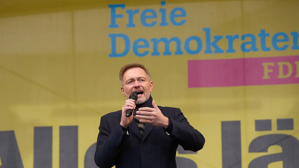 Zur-ersten-Wahlkampfveranstaltung-kam-FDP-Spitzenkandidat-Christian-Lindner-am-Freitag-nach-Saarbruecken-Zuvor-hatte-er-in-Trier-geredet