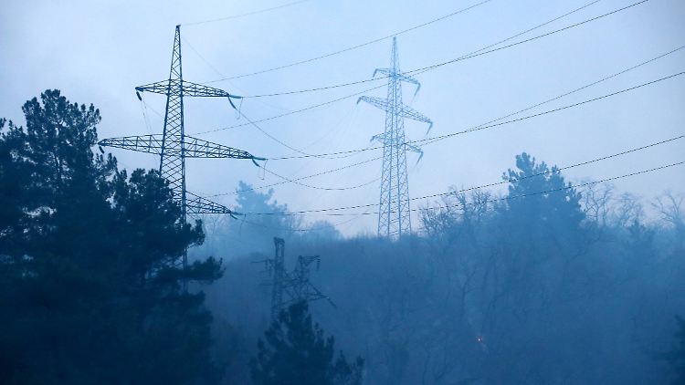 In Abchasien fingen einige Umspannwerke Feuer, 
ganze Ortschaften blieben für längere Zeit ohne Strom. 