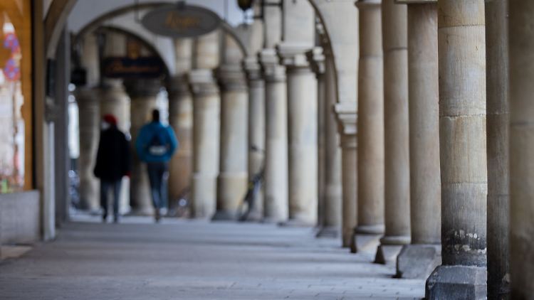 Shopping scheint den Deutschen am stärksten zu fehlen - hier die leeren Bogengänge am Prinzipalmarkt in Münster.