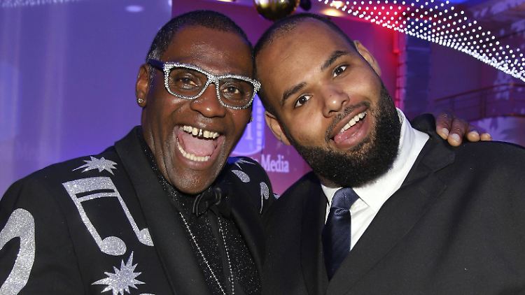 Hier waren Vater und Sohn noch glücklich vereint: Alphonso (l.) und Raphael Williams im Dezember 2018.