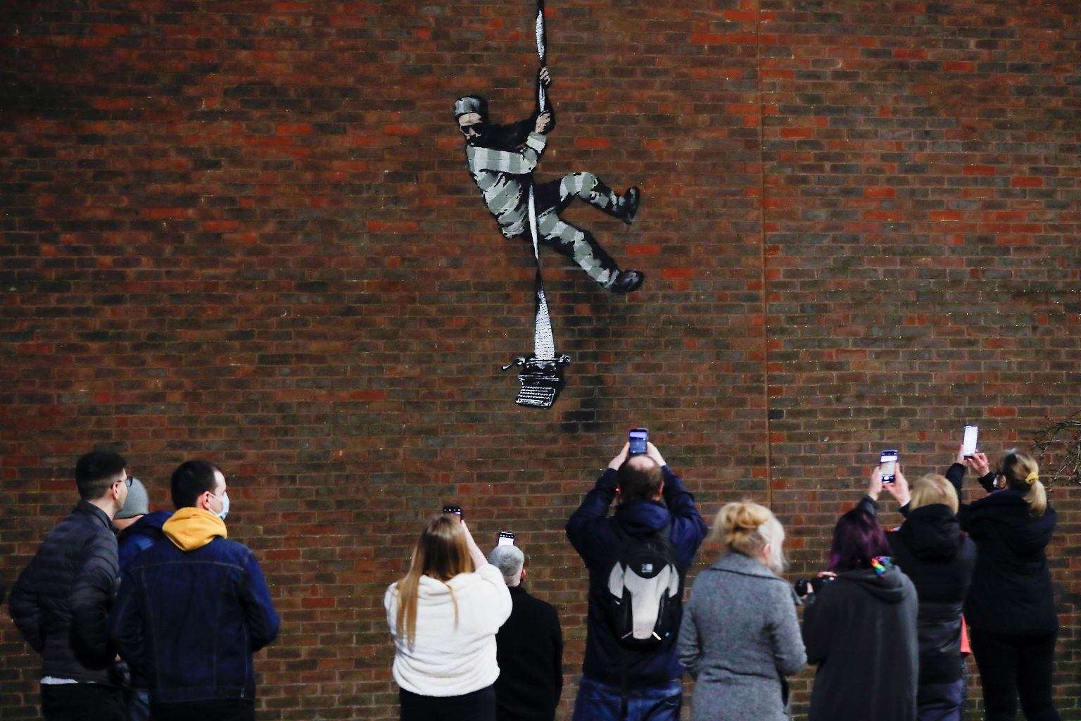 Immer wenn irgendwo ein neues Werk des Street-Art-Künstlers Banksy auftaucht, sind die Menschen fasziniert.  