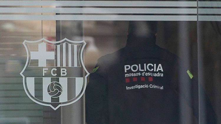 Die Polizei durchsuchte Büroräume des FC Barcelona. Was sie fanden, ist noch nicht bekannt.