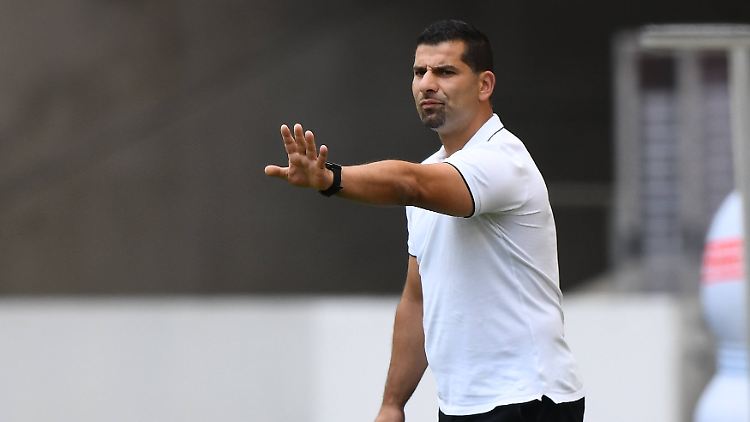 Dimitrios Gramozzis muss beim FC Schalke liefern. Gerne schnell, spätestens ab Sommer.
