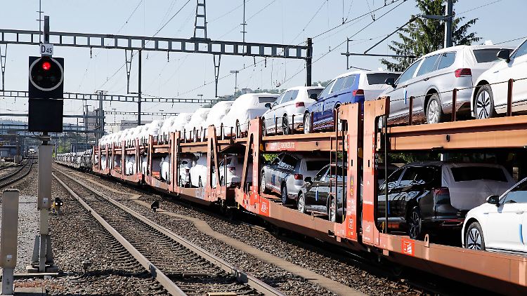 Rund ein Fünftel weniger neuwagen als vor einem Jahr wurden den Kunden im Februar übergeben.
