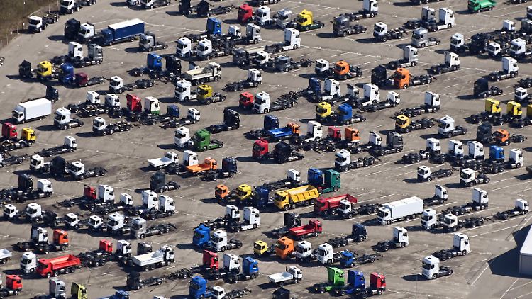 Die EU-Kommission hatte bereits 2016 Kartellstrafen über insgesamt knapp drei Milliarden Euro gegen Daimler, Iveco, DAF und Volvo/Renault verhängt.