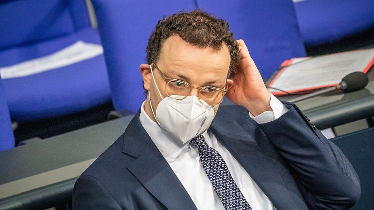 Das Versprechen von Gesundheitsminister Jens Spahn, jedem über 60-Jährigen kostenlose FFP2-Masken zur Verfügung zu stellen, war teuer für die Staatskasse.