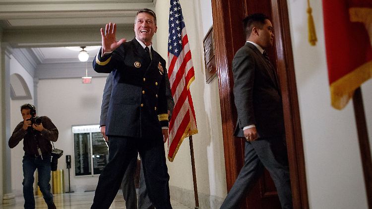 Donald Trump wollte 2018 Jackson für das Amt des Veteranenministers vorschlagen, hatte dann aber dessen Kandidatur zurückgezogen. 