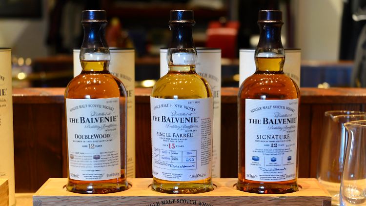 Abgaben etwa auf schottischen Whisky, Strickwaren sowie Käse- und Schweinefleischprodukte werden für vier Monate ausgesetzt.