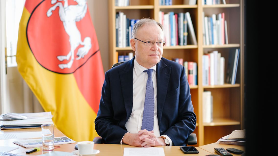 Muss wohl erst einmal zu Hause weiterarbeiten: Stephan Weil.