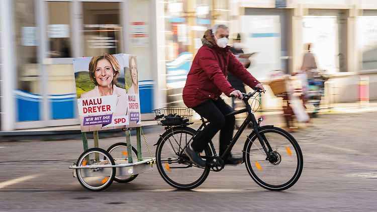 In der jüngsten Umfrage hängen die Sozialdemokraten ihrer Herausforderer ab.