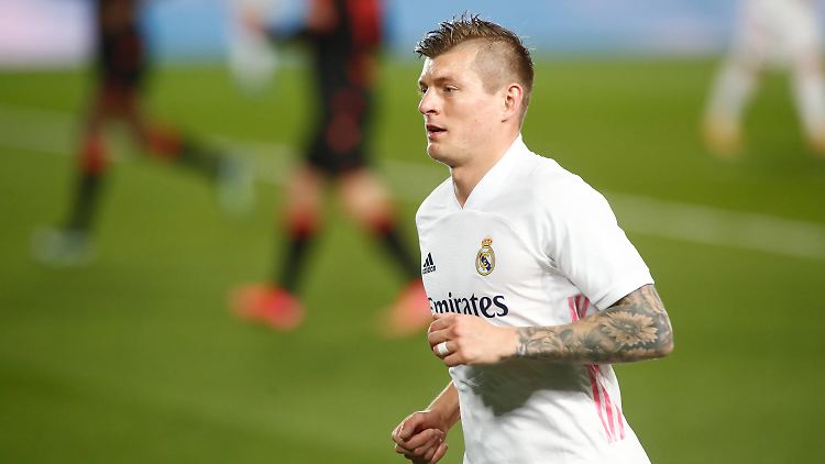 Toni Kroos hat sich mit dem Coronavirus infiziert.
