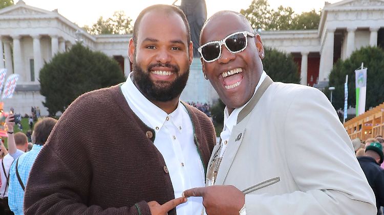 Hier waren Vater und Sohn noch glücklich vereint: Alphonso (r.) und Raphael Williams 2018 auf dem Oktoberfest.