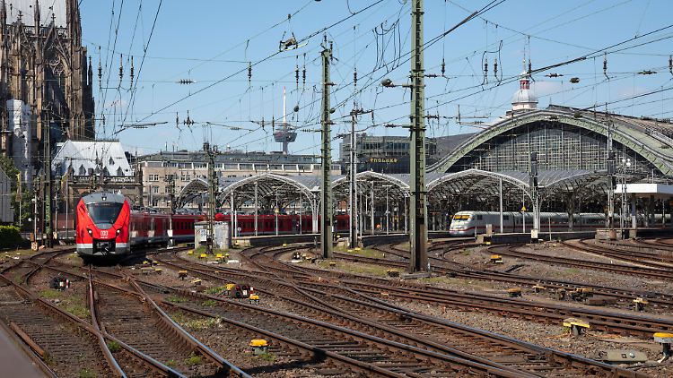 Für schlaue Weichen, die Renovierung von Bahnhöfen und die Modernisierung der Schnellstrecken plant die Deutsche Bahn eine Rekordinvestition.