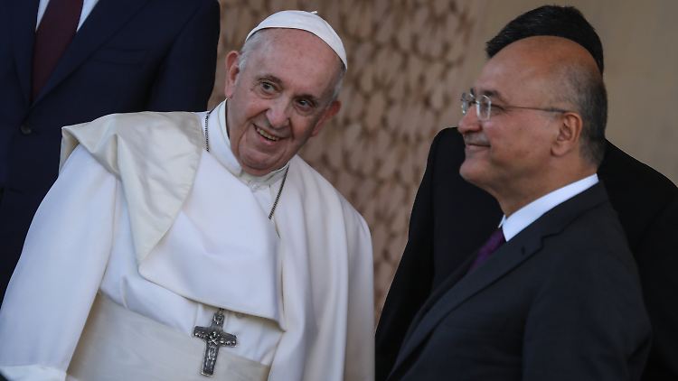 Der Pontifex wurde von Iraks Präsidenten Barham Salih empfangen.