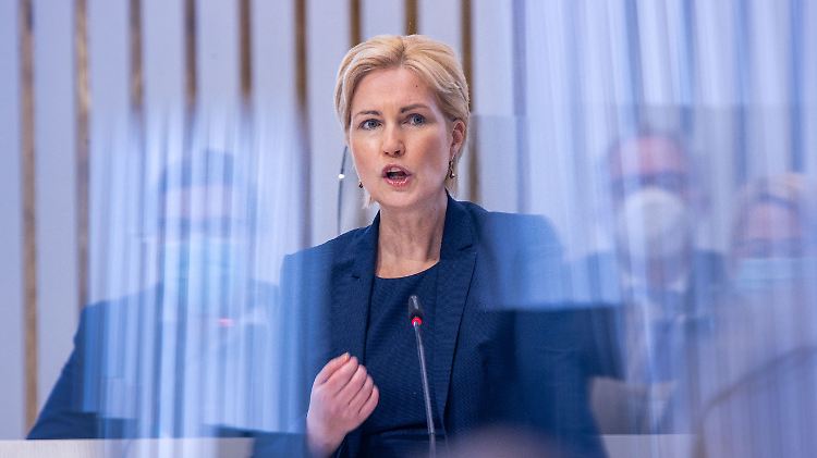 Die Bürger sind wild auf die neuen Selbsttests, Manuela Schwesig spricht von "Verramschen".