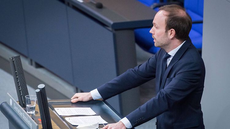 Zahlreiche Parteikollegen hatten Löbel zum Rücktritt aufgefordert. 