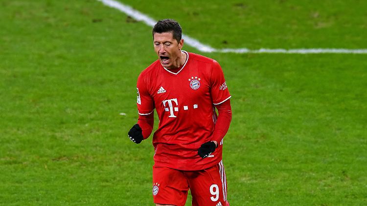 Robert Lewandowski jubelt: Ein gewohntes Bild.