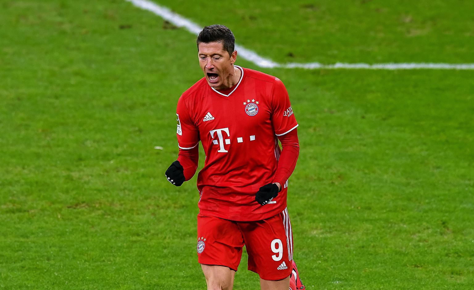 Robert Lewandowski trifft in Serie: 267 Tore erzielte der Pole bisher in der Bundesliga. In der Ewigen Torjägerliste hat er viele prominente Spieler hinter sich gebracht - und nur noch zwei vor sich. Aber nicht mehr lange.