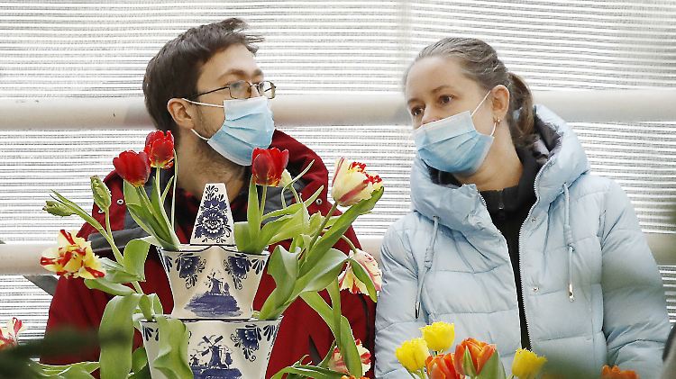 Der Frühling ist für Allergiker eine Zeit des Leidens. Masken mildern Heuschnupfen-Symptome. 