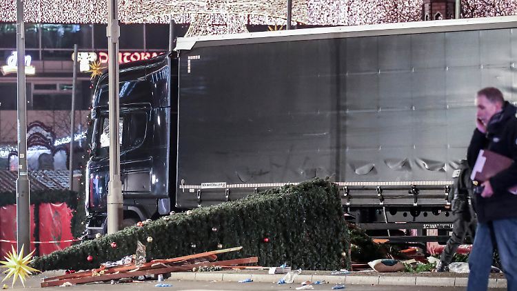 Wer steuerte am 19. Dezember 2016 den Lkw in den Berliner Weihnachtsmarkt am Breitscheidplatz? Ein Rechtsgutachten macht jetzt klar, dass eigentlich nichts klar ist.