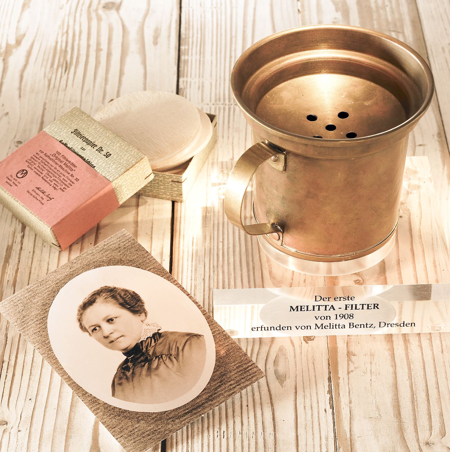 Was würden die Menschen nur ohne ihren Filterkaffee am Morgen machen? Amalie Auguste Melitta Bentz erfand 1908 den Kaffeefilter. Von dem könnte ... 