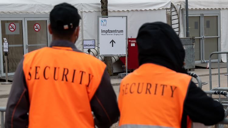 In den meisten deutschen Impfzentren ist noch nicht viel los.