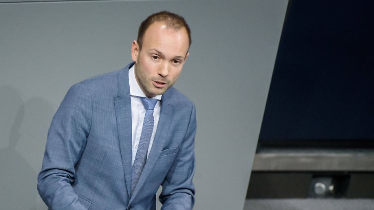 Nikolas Löbel
