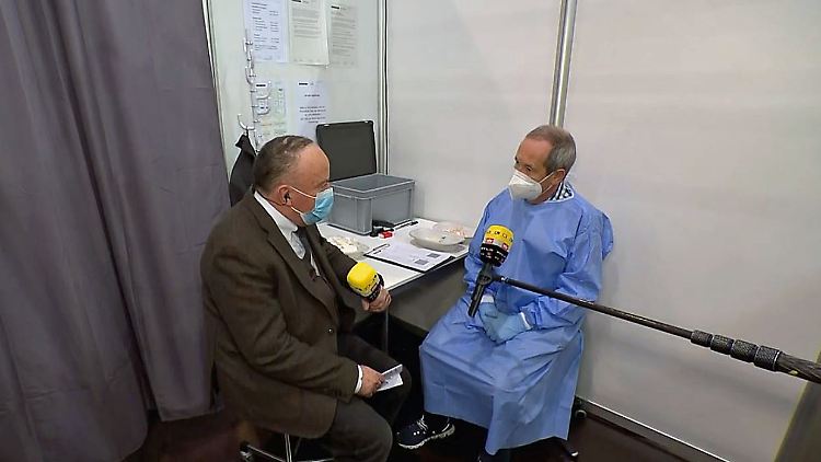 Impfstraße Impfzentrum Corona Essen.JPG