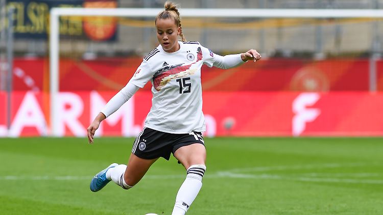 Die DFB-Kickerinnen um Giulia Gwinn erhalten noch immer nicht dieselbe Bezahlung wie ihre männlichen Pendants.