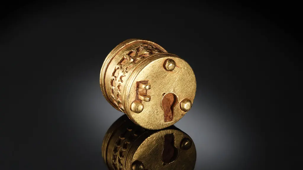 Die-Archaeologen-des-Landschaftsverbandes-Westfalen-Lippe-in-Muenster-praesentieren-in-der-naechsten-Woche-einen-spektakulaeren-Fund-Ein-roemisches-Miniaturschloss-aus-dem-3-oder-4-Jahrhundert-vor-Christus