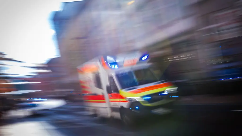 Ein-Senior-macht-beim-Wenden-einen-Fehler-woraufhin-vier-Menschen-verletzt-werden