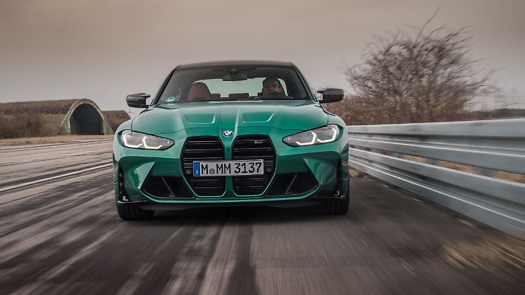 Die Front der M-Modelle könnte alte BMW-Fans düpieren. Aber ganz ehrlich: Ohne Chromspange, mit zusätzlichen Lufteinlässen und schmalen Scheinwerfern sieht das ziemlich scharf aus.