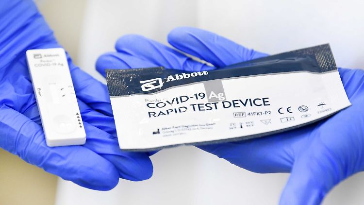 Den Beschäftigten sollen Selbsttests und Schnelltests mit geschultem Personal angeboten werden. 