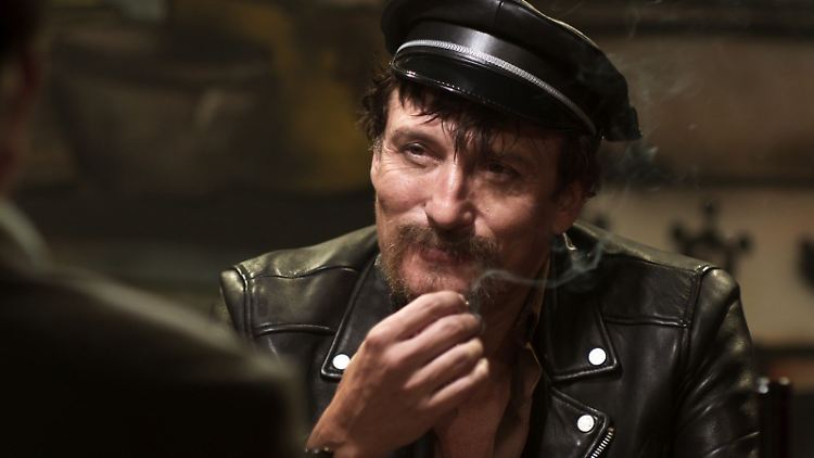 Dass Oliver Masucci schon 52 Jahre alt ist, Fassbinder aber bereits mit 36 Jahren starb, störte Roehler bei der Besetzung der Rolle nicht.