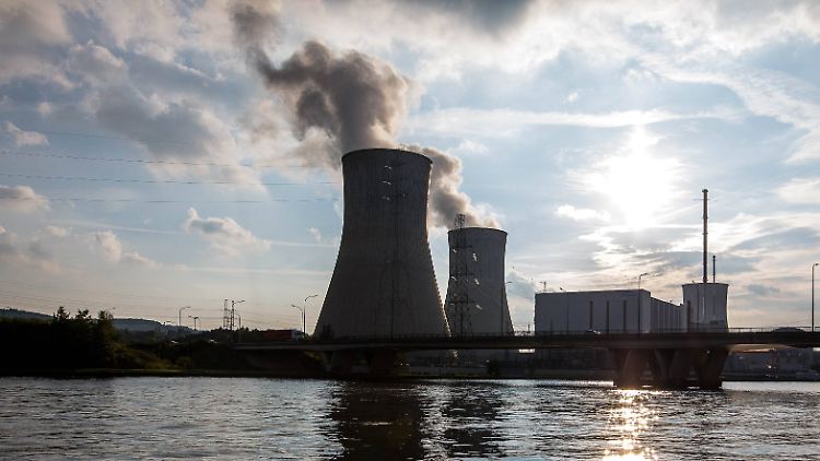 Frankreich hat jüngst beschlossen, die Laufzeit seiner ältesten Atomkraftwerke auf 50 Jahre zu verlängern. 