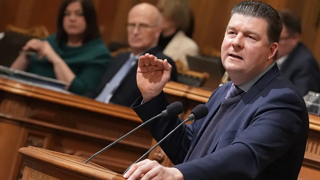 Eine-Umsetzung-der-Bundestagswahlprogramme-der-grossen-Parteien-wird-laut-Finanzsenator-Andreas-Dressel-fuer-Hamburg-in-jedem-Fall-teuer