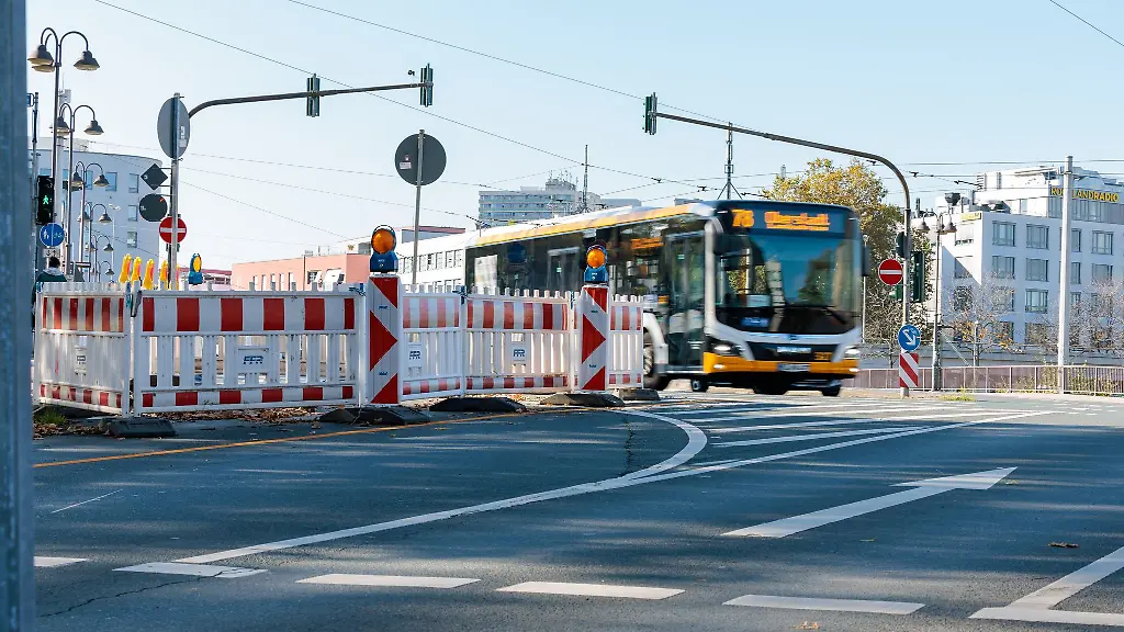 Die-Binger-Strasse-in-Mainz-mit-Blick-auf-die-Alicenbruecke-Hier-wird-2025-gebaut