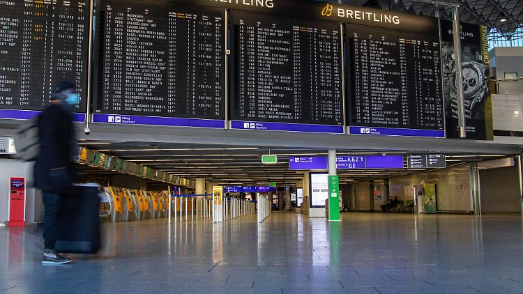 Viele Fluggesellschaften fuhren ihr ohnehin schon geschröpftes Angebot zum Jahresbeginn weiter zurück.