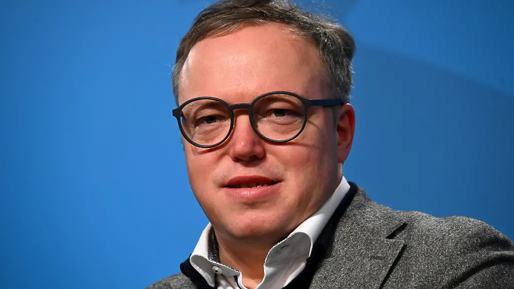 Thueringens-Ministerpraesident-Mario-Voigt-will-mit-einem-100-Tage-Programm-seiner-Landesregierung-Tempo-machen