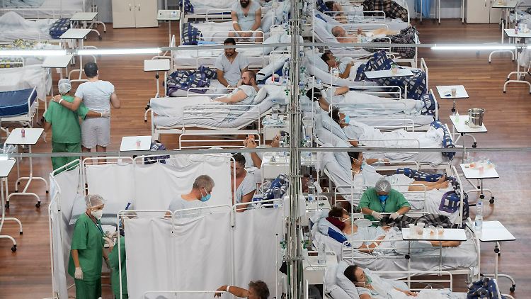 Das brasilianische Gesundheitswesen ist von der Pandemie heillos überfordert. Das Bild zeigt ein Behelfskrankenhaus am Rand von São Paulo. 