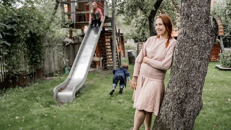Autorin Susanne Mierau ist Mutter von drei Kindern und kurz davor, einen Staubsaugerroboter zu kaufen.
