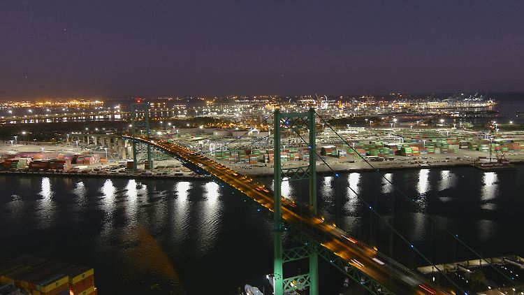 2012 fuhr der Mann seinen Wagen im Hafen von Los Angeles ins Wasser.