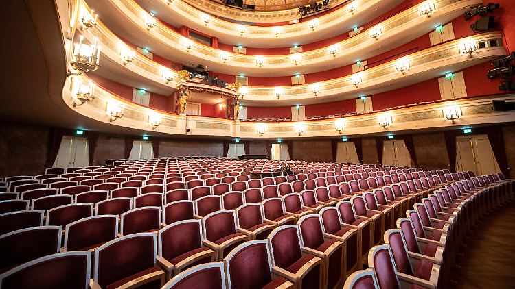 In Deutschlands Theatern herrscht gähnende Leere - wie hier im Gärtnerplatztheater in München.