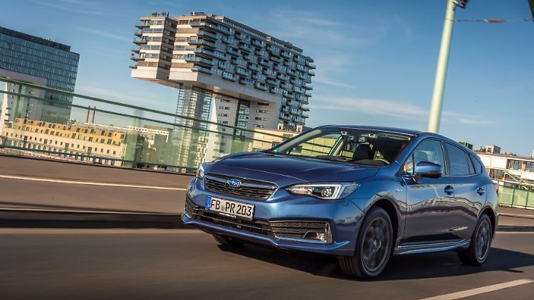 Mithilfe eines E-Motors soll auch der Boxer des Subaru Impreza sparsamer werden. So richtig schafft er es nicht.