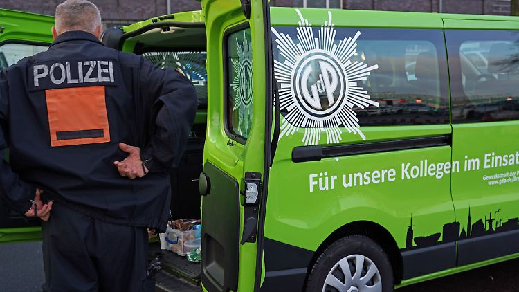 Die Gewerkschaft der Polizei erwartet von den AfD-Mitgliedern in ihren Reihen, dass sie der Partei den Rücken kehren oder die Gewerkschaft verlassen.