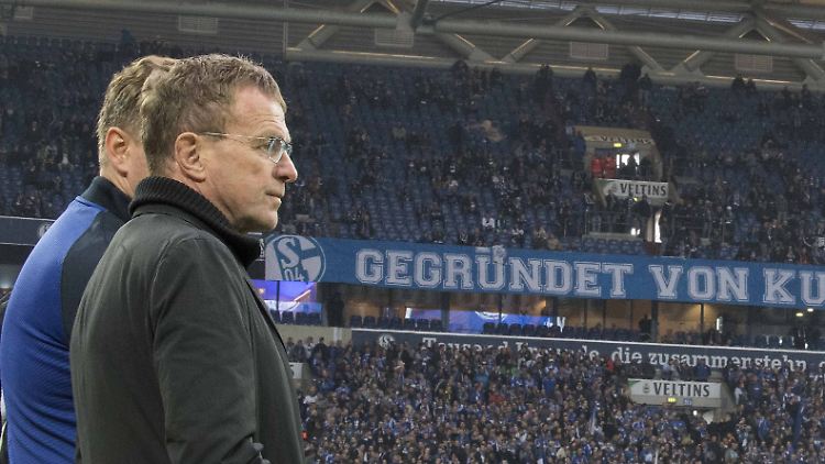Für Ralf Rangnick wäre der Weg zum FC Schalke zumindest emotional recht kurz.