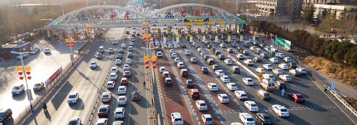 China hat in den ersten beiden Monaten mehr als doppelt so viele Autos verkauft wie ein Jahr zuvor. In Deutschlansd wurde im gleichen Zeitraum ein Viertel weniger Fahrzeuge abgesetzt.